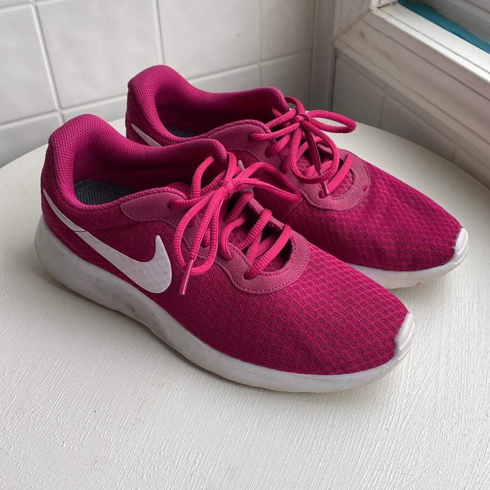 Women’s Nike Tennis Shoes